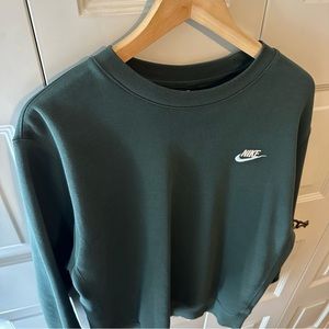 MEDIUM Nike Crewneck Sweater in Olive